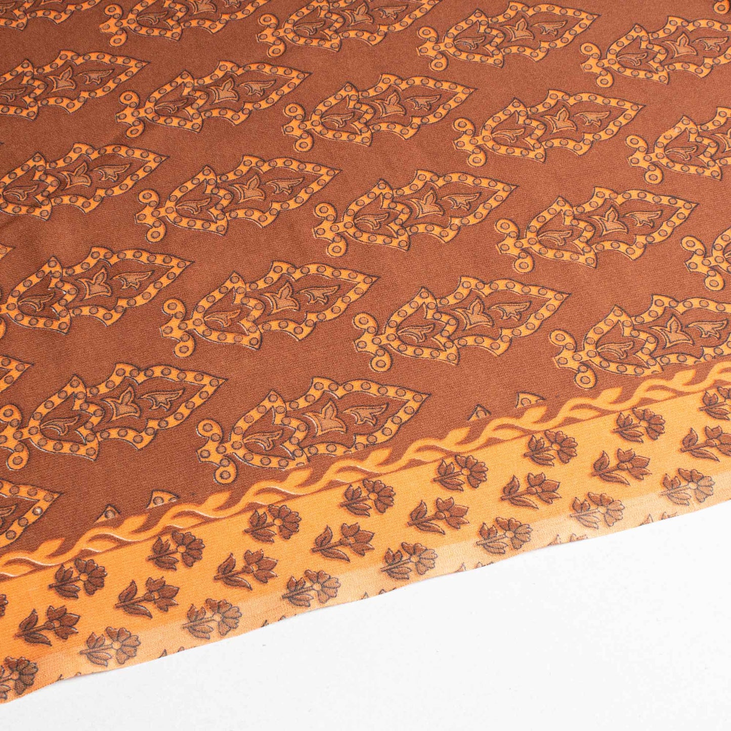 Mönstrade Modetyger - Brun Orange Blommigt Damask 150